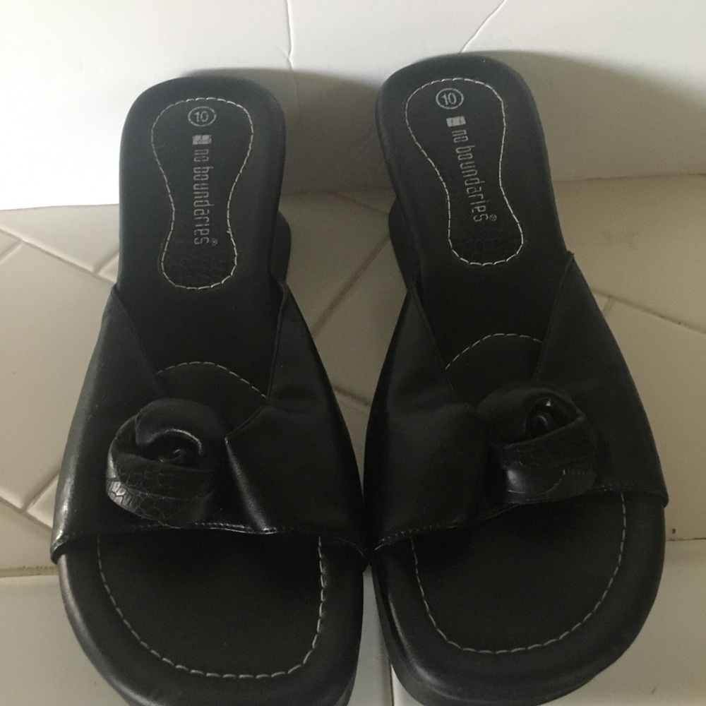 no boundaries wedge.  Size 10.